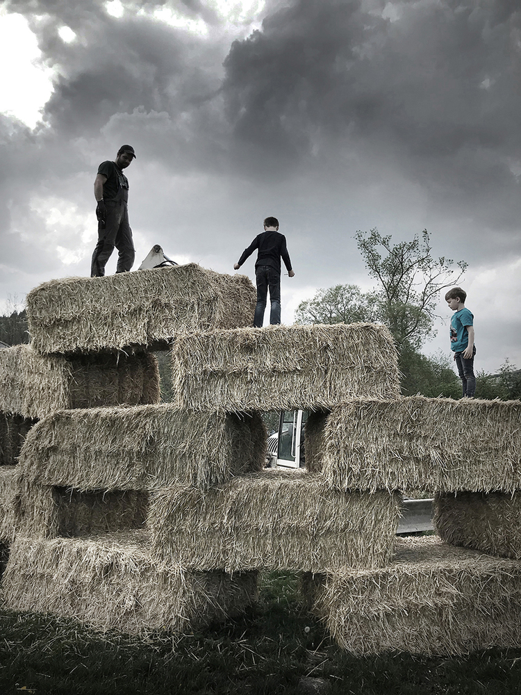 德国村庄自给自足能源的临时性庆典馆-19