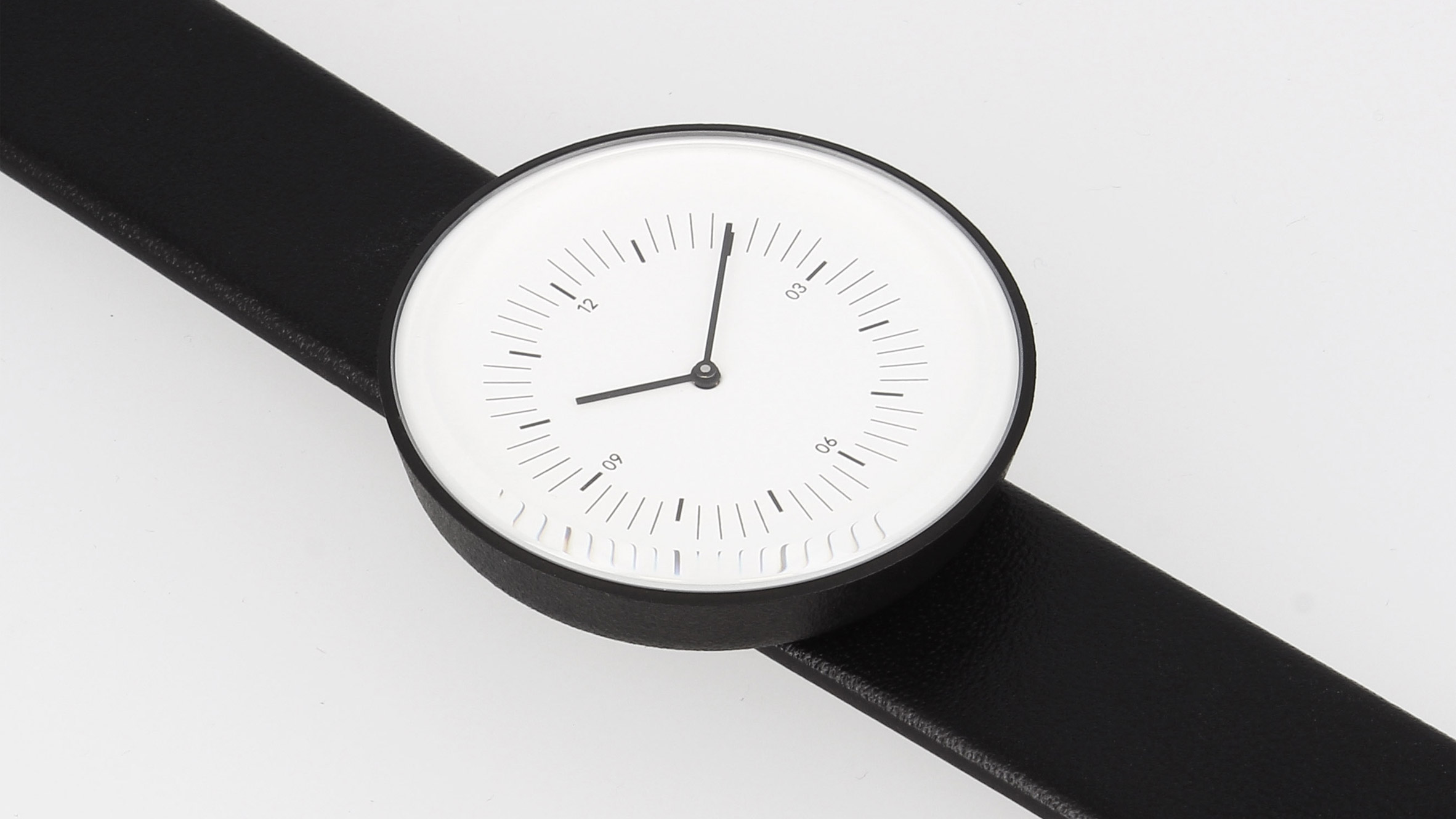 智能手表潮流带动传统手表复兴,设计师推出新款模拟手表-36