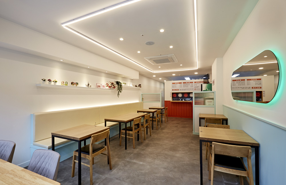 明亮简约的 15 平米快餐店室内设计-2