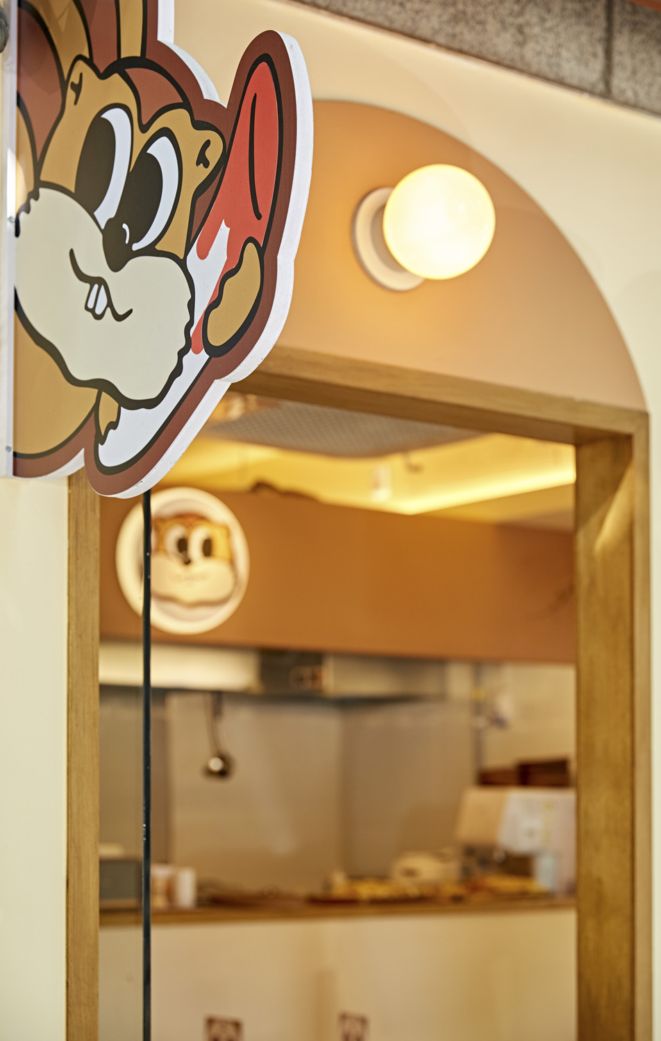 萌趣概念的白色&木质餐厅设计-11