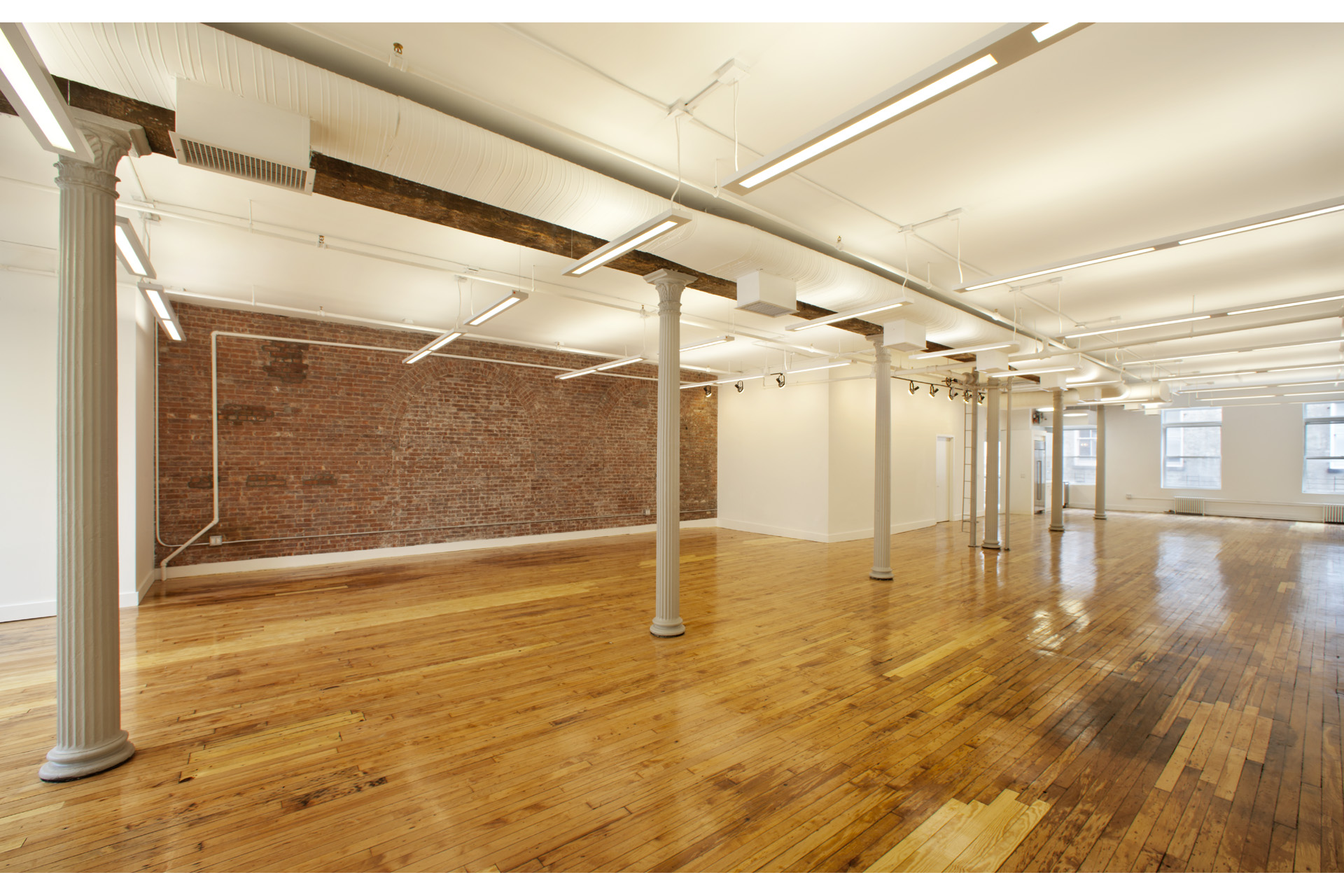 纽约 SoHo 区 4 层复式办公室的翻新设计-7