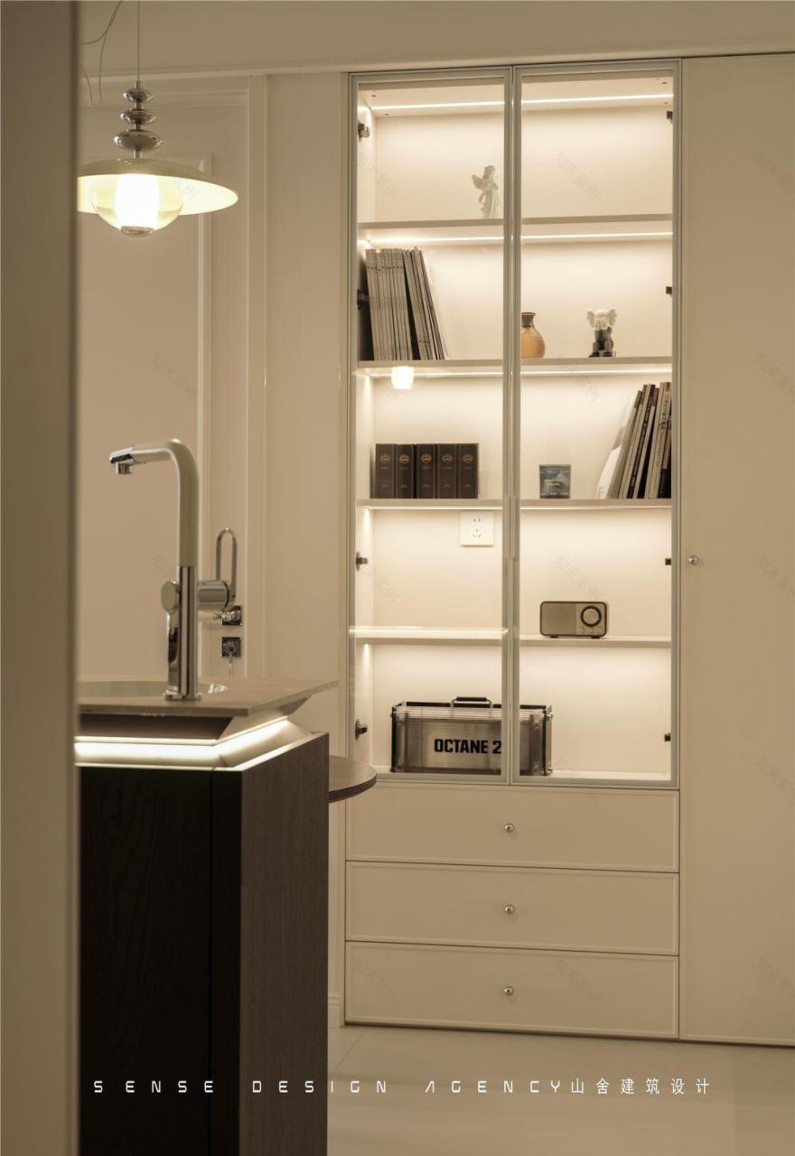 奶油白与黑色:在极简的温柔里,遇见治愈-18