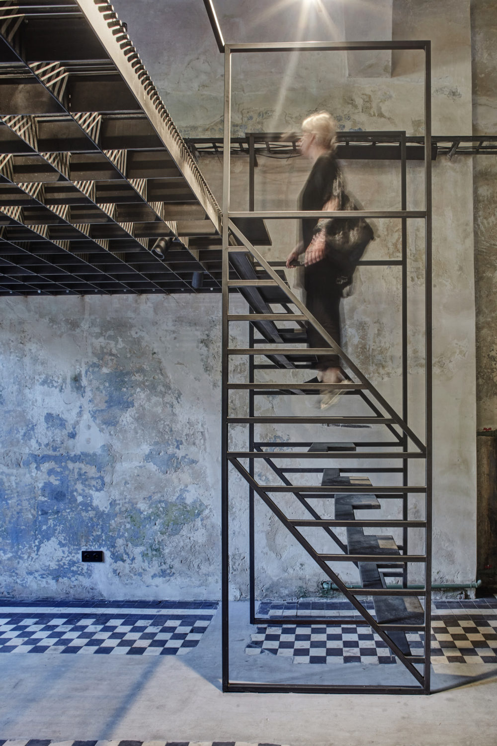 乌克兰利沃夫 Radio Garage 实验画廊改造-20