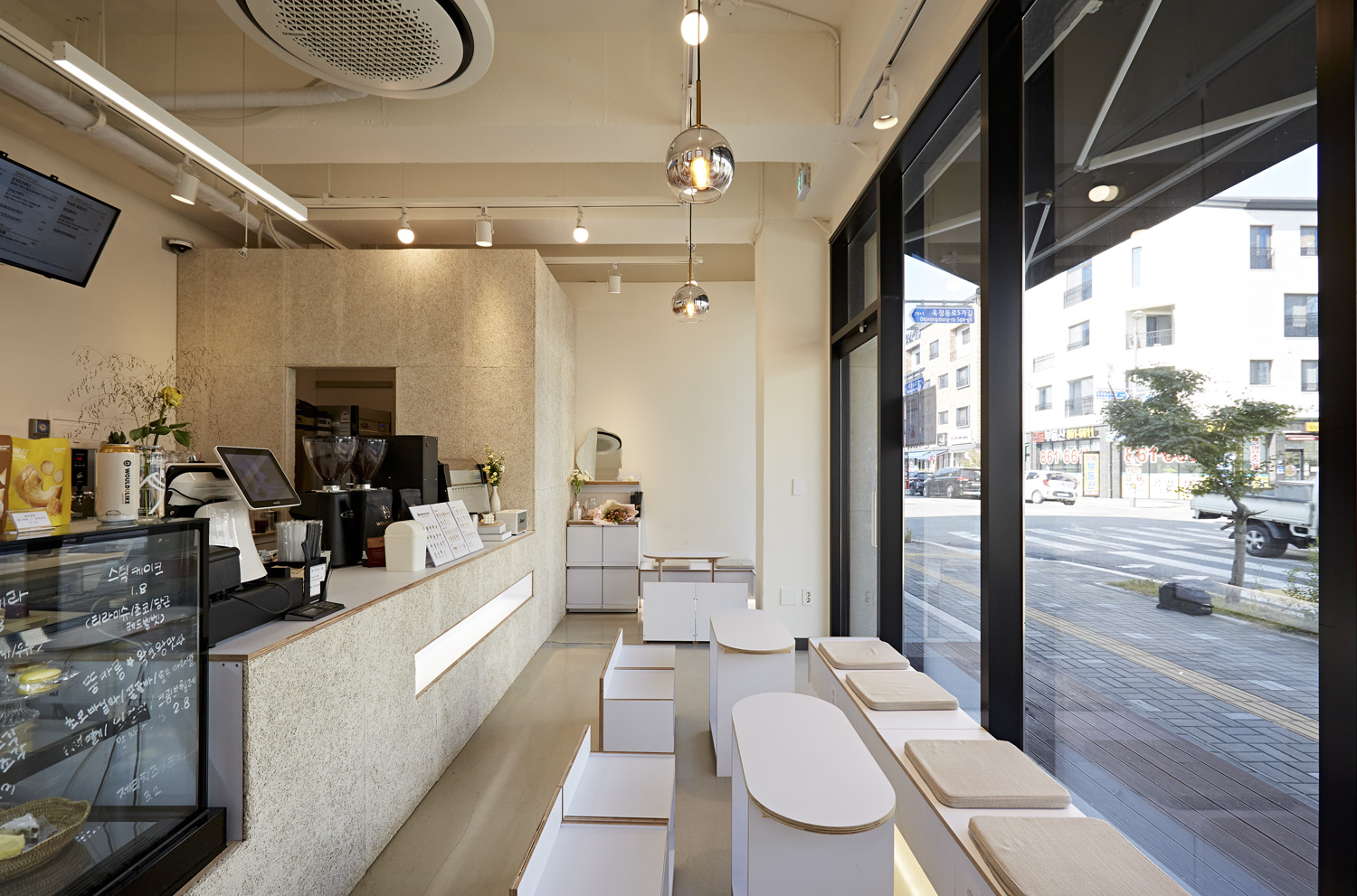 宇宙飞船咖啡馆 | 十平米打造简约亲子空间-4