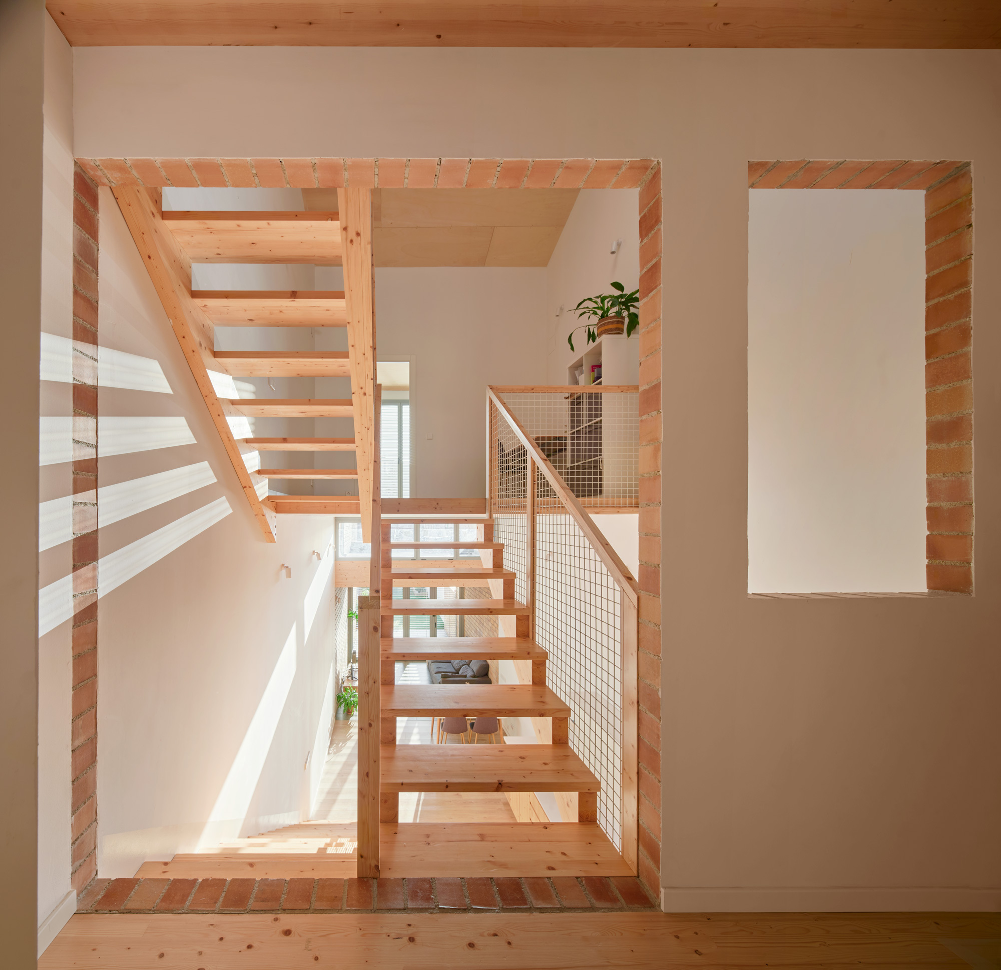 115ARI Single-Family Home Between Party Walls in Sabadell / Vallribera Noray Arquitectes-35