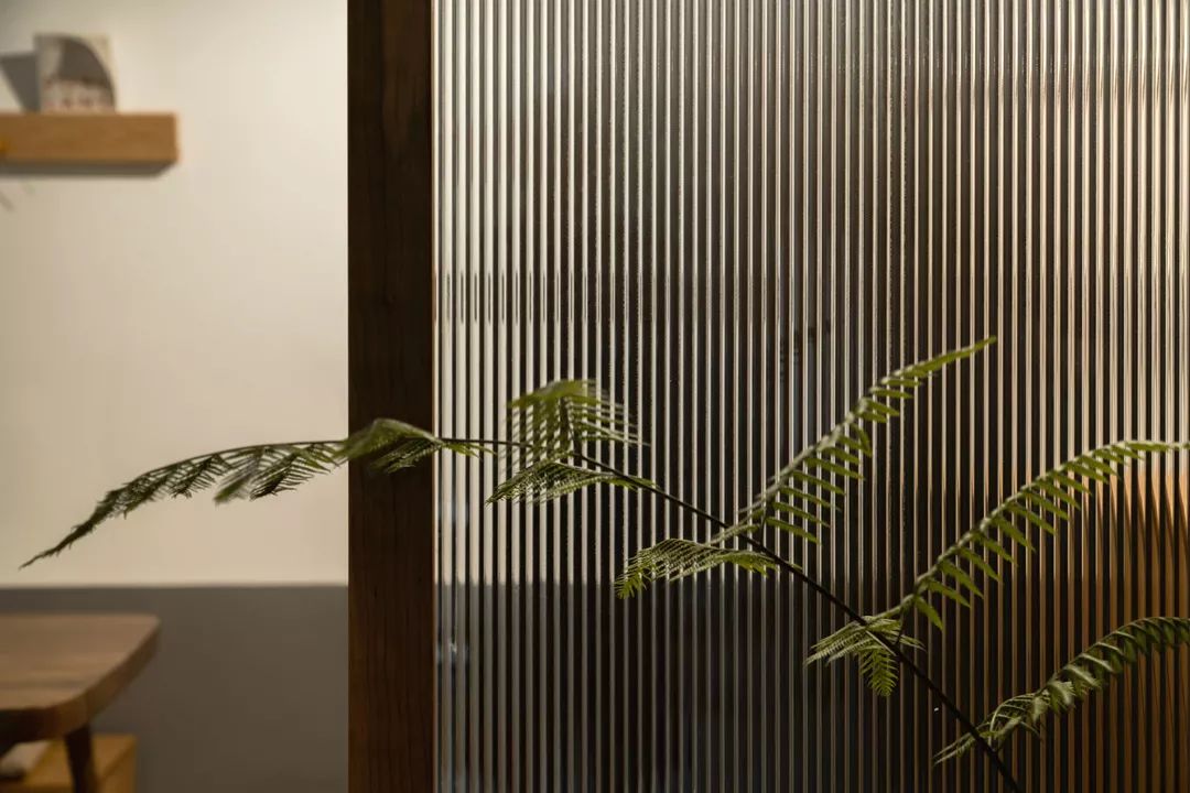 成都 72㎡度假风住宅 | 原木元素与低饱和度色彩的完美结合-8