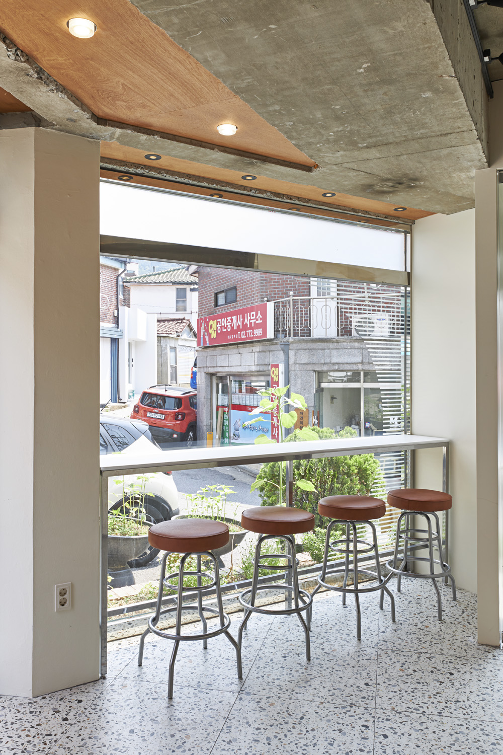 现代简约风 10 坪咖啡厅设计，美观实用兼具-9