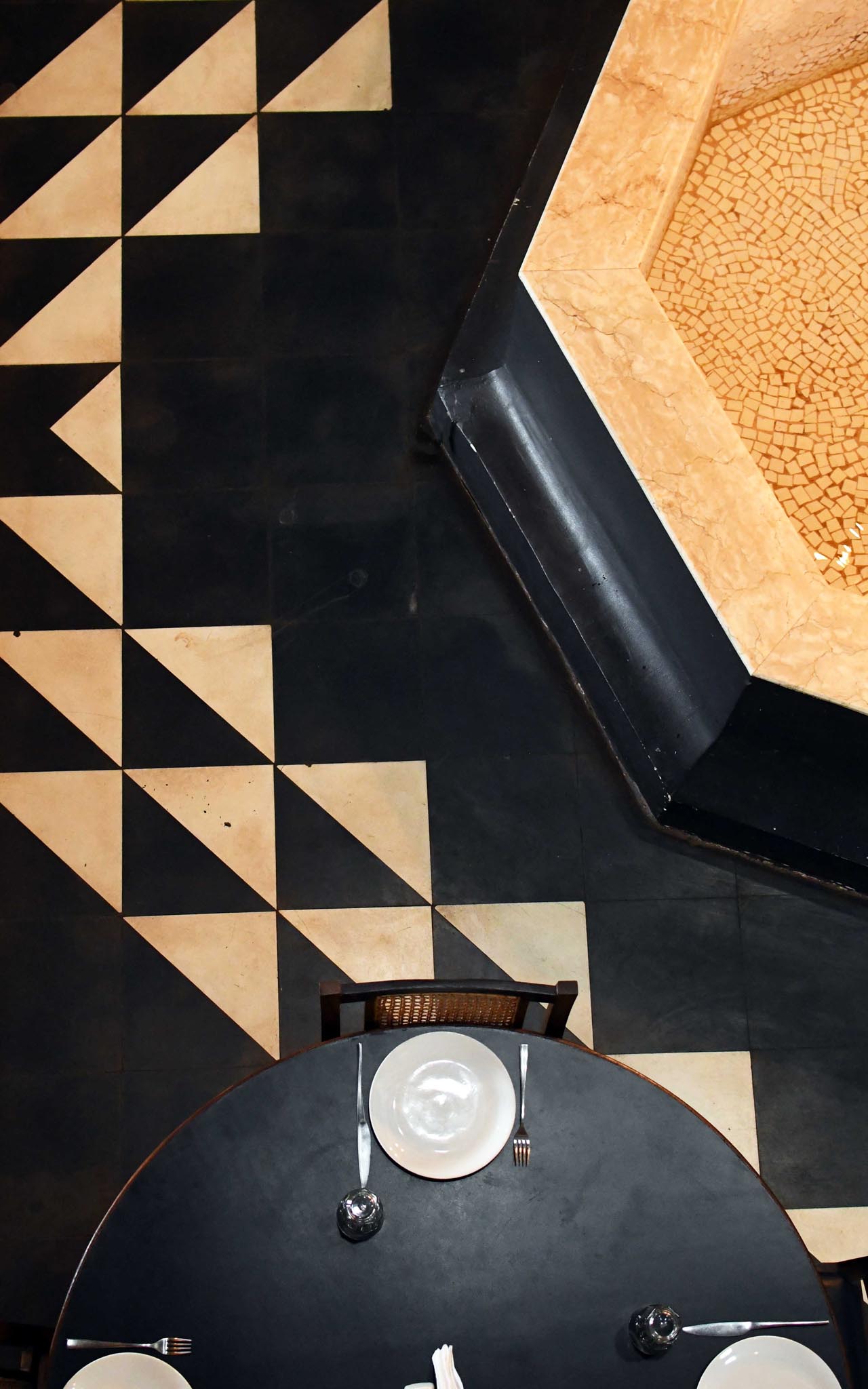 REIS MAGOS: Transforming a Warehouse into a Unique Dining Space-3