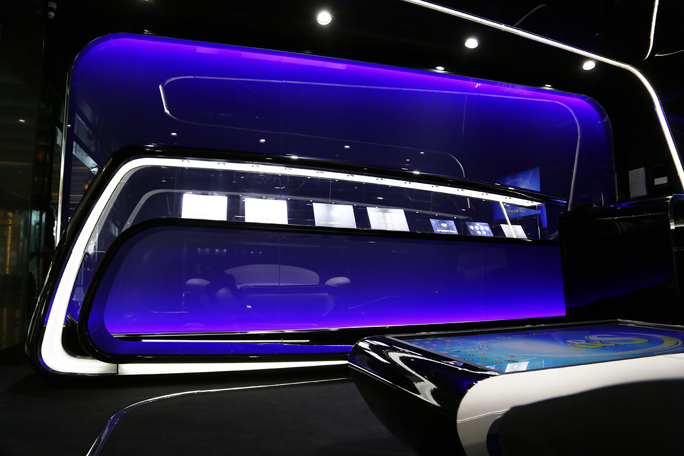 乌克兰科技未来主义展厅设计-22