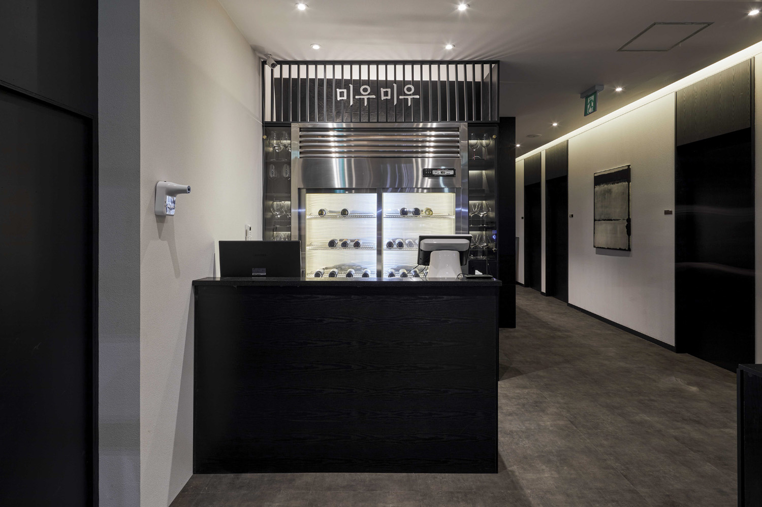 韩式高级烤肉店，黑白简约风诠释 75 平米空间设计魅力-4