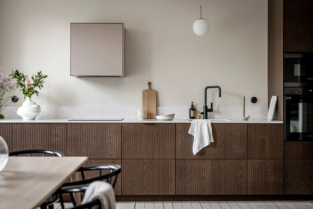 瑞典哥德堡优雅公寓 | 木质厨房与柔和色彩的完美结合-4