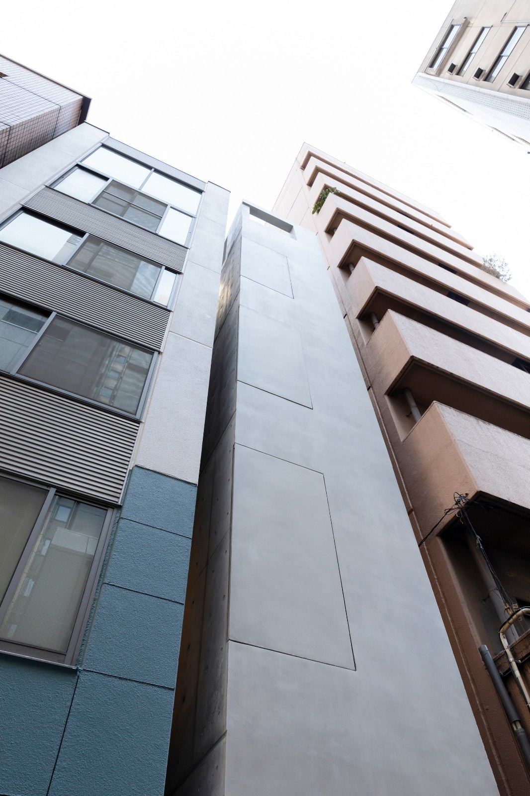 东京银座极简住宅，巷弄间的天空之光-15