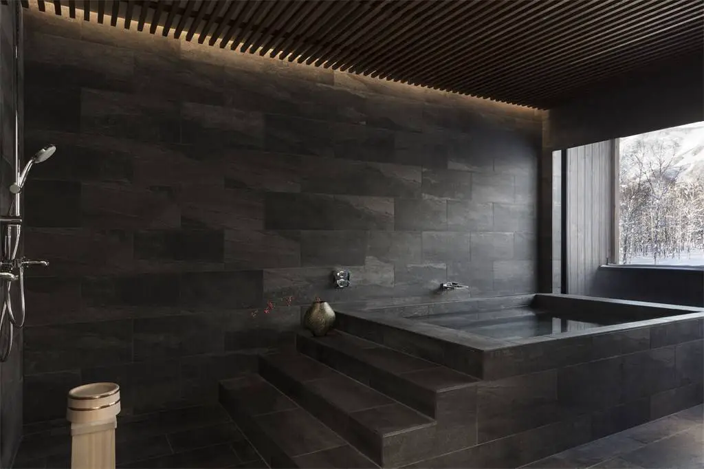 日本山林中传统与现代结合的别墅设计-12