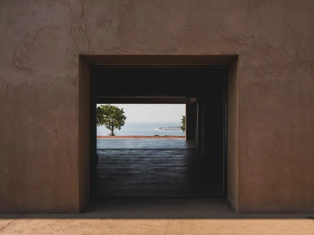 MORQ 建筑事务所打造简约纯粹的意大利海滨别墅-15