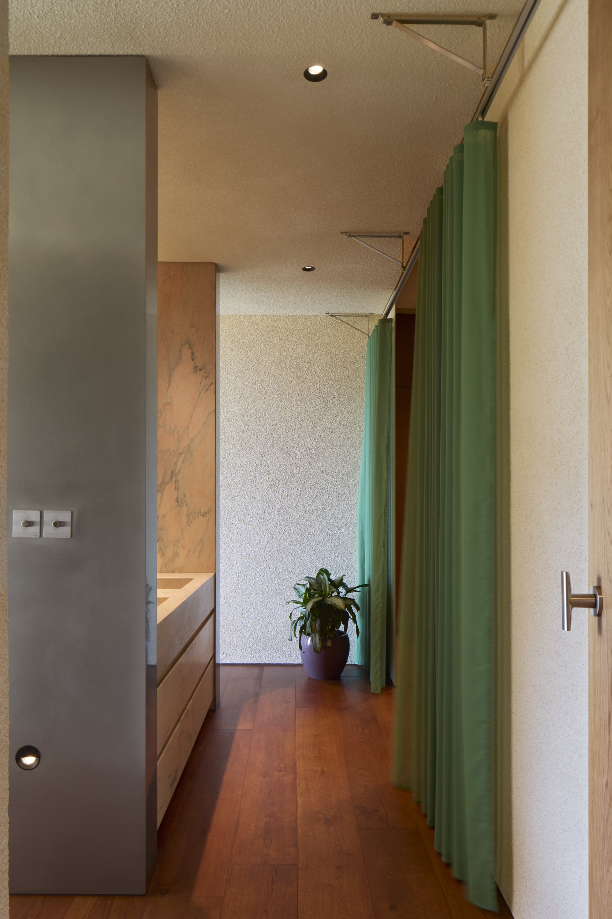 平层丨阿联酋迪拜丨BONE-42