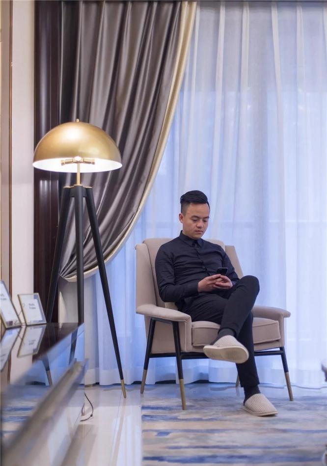 灰色++ 粉色都市人的一剂春药 | 港式轻奢风-23