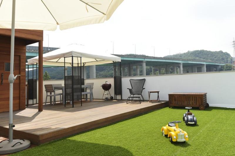 明亮黄点装饰的简约风儿童咖啡厅-17