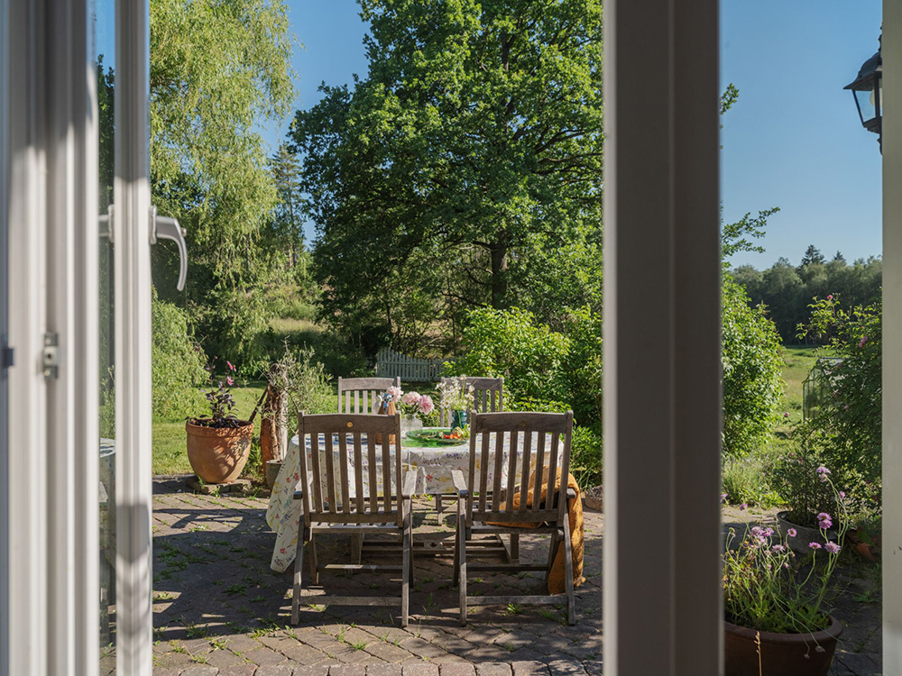 瑞典老村校改造的大型明亮别墅-20