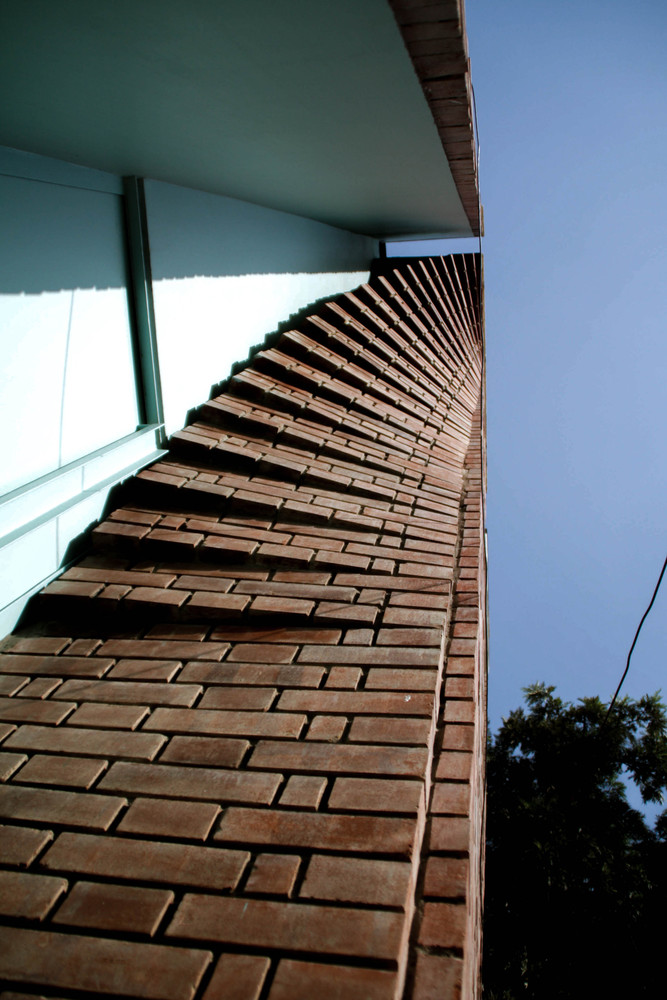 砖墙幕布 · 小空间大创意的办公室设计-18