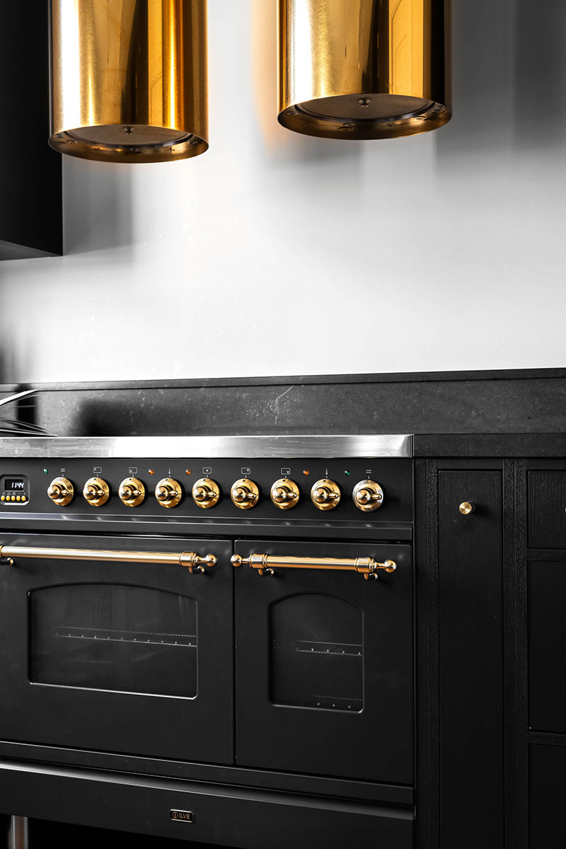 斯德哥尔摩两层公寓，白色调顶层卧室打造宁静空间-13