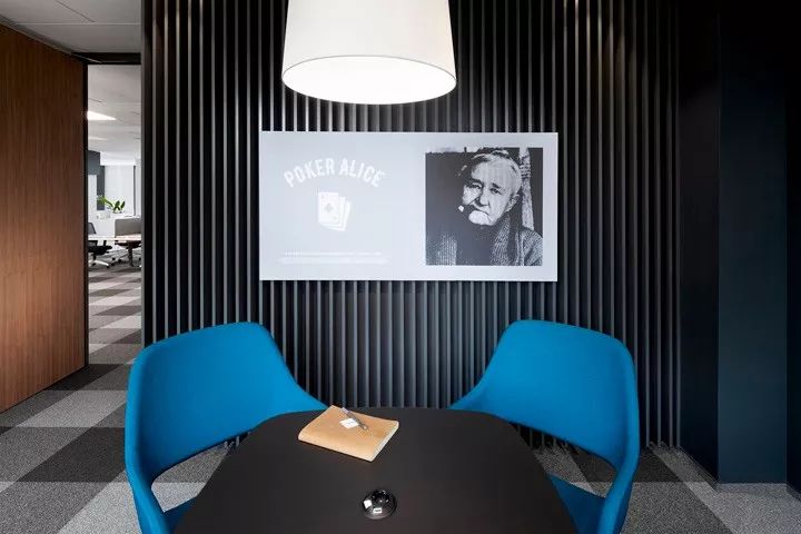 Stars Group 索非亚办公室 | 暗黑主题下的多元化空间设计-15