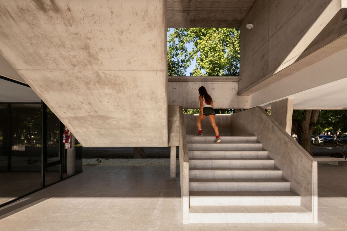 阿根廷罗萨里奥赛马俱乐部曲棍球更衣室设计丨Estudio Martin Elias Arquitecto-23