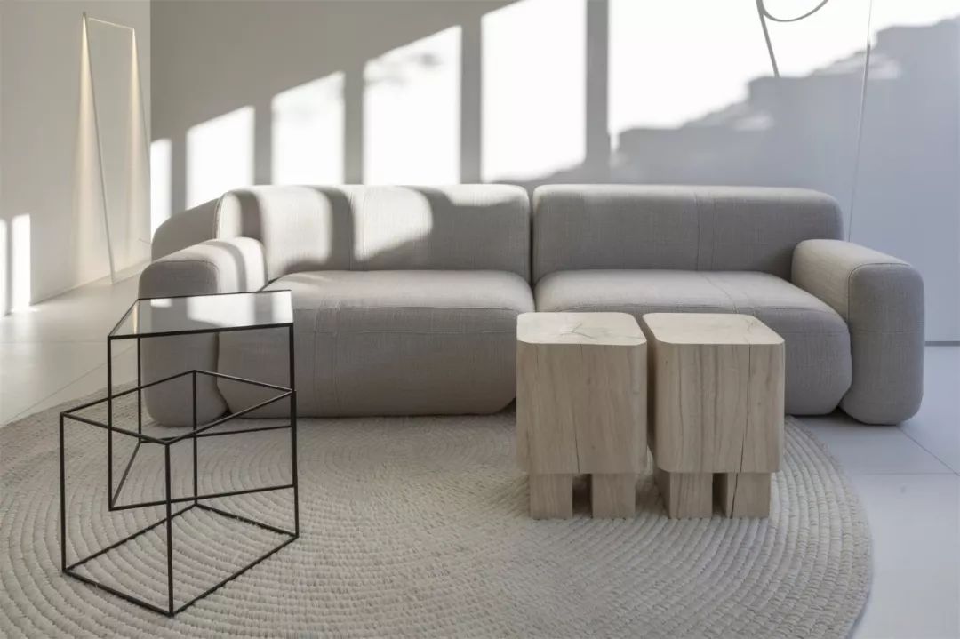 两个集装箱改造的极简主义微型住宅  Marilia Pellegrin-22