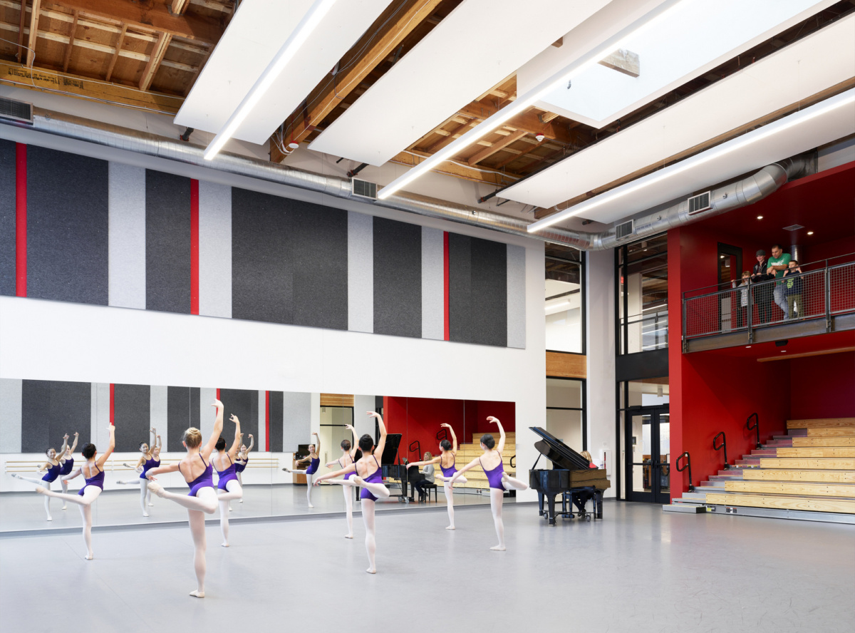 华盛顿州贝尔维尤的 PNB Francia Russell 中心——舞动的艺术空间-13