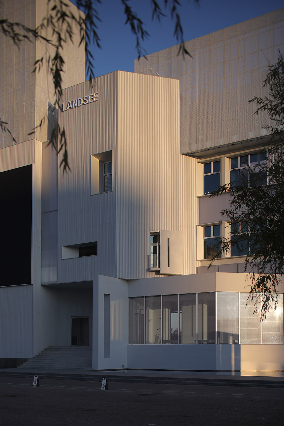 兰德湖艺术中心丨中国大庆丨慢珊瑚设计-15