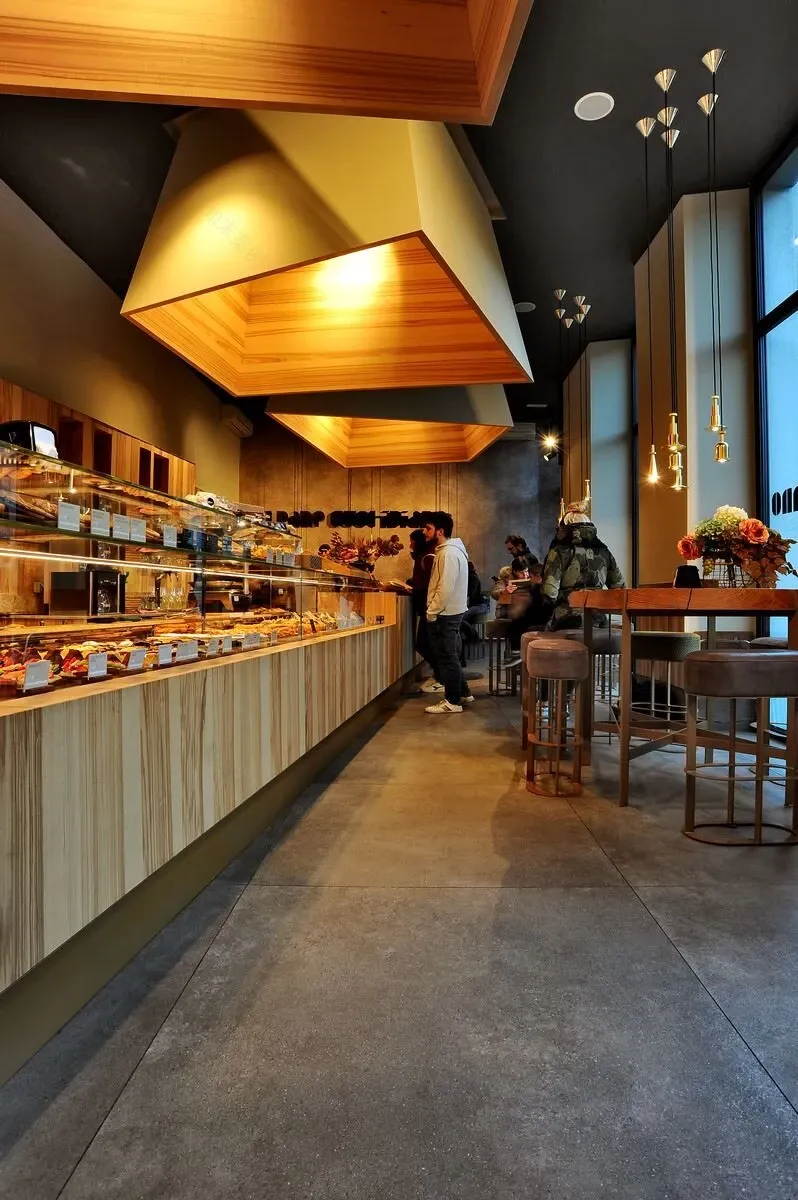 意大利热面包店的动感空间设计丨意大利的里雅斯特-12