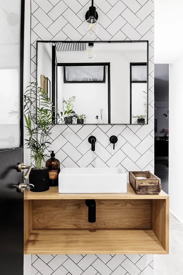 特拉维夫公寓改造,Qumra Capital 办公室的黑白极简魅力-27