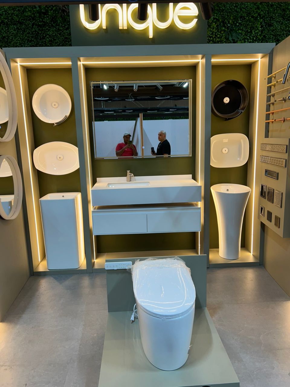 Diseño y fabricación de exhibición de productos UNIQUE-6