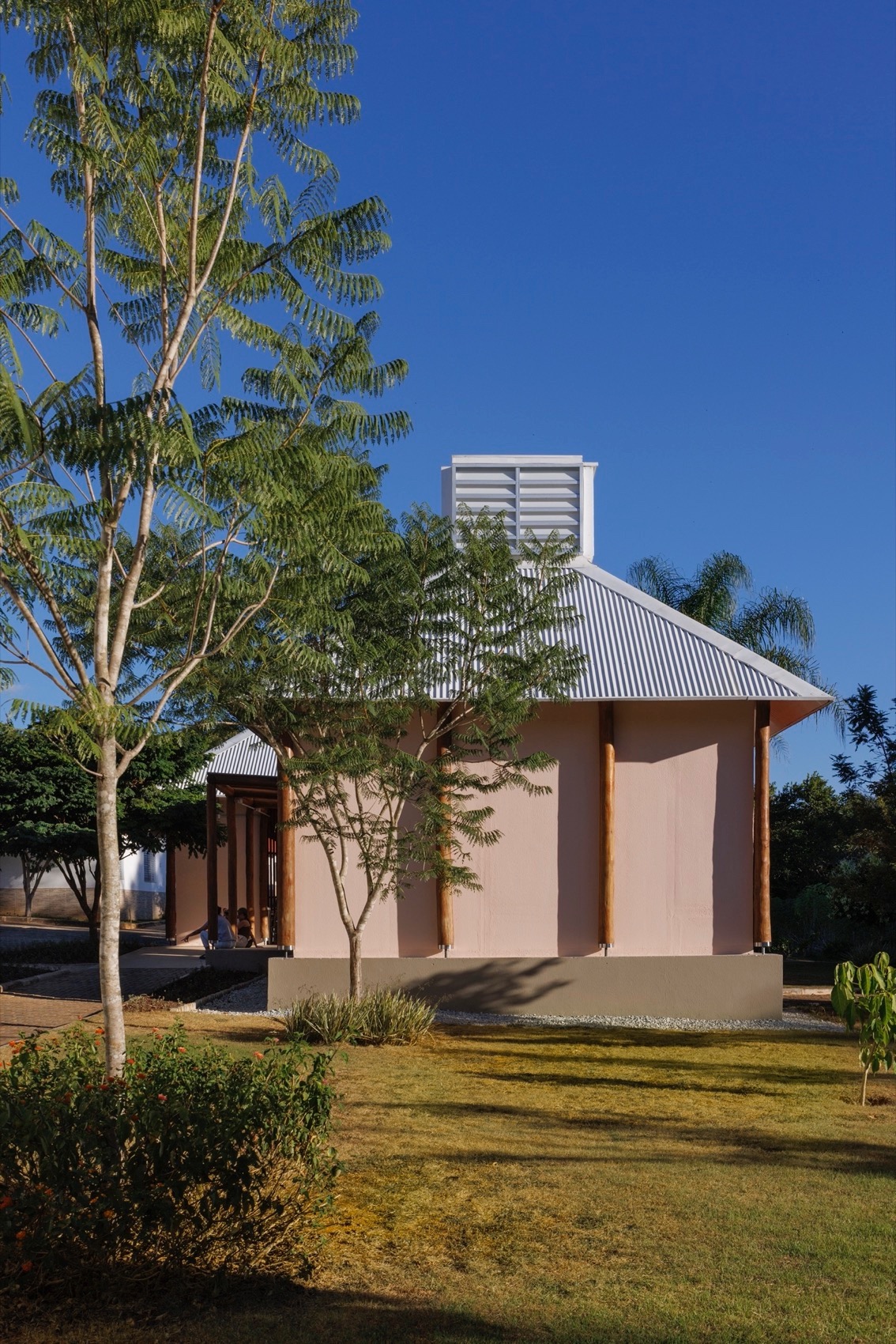 Vila Ninho学校 & João de Barro凉亭丨巴西米纳斯吉拉斯丨BIRI + MACh arquitetos等多方团队-24