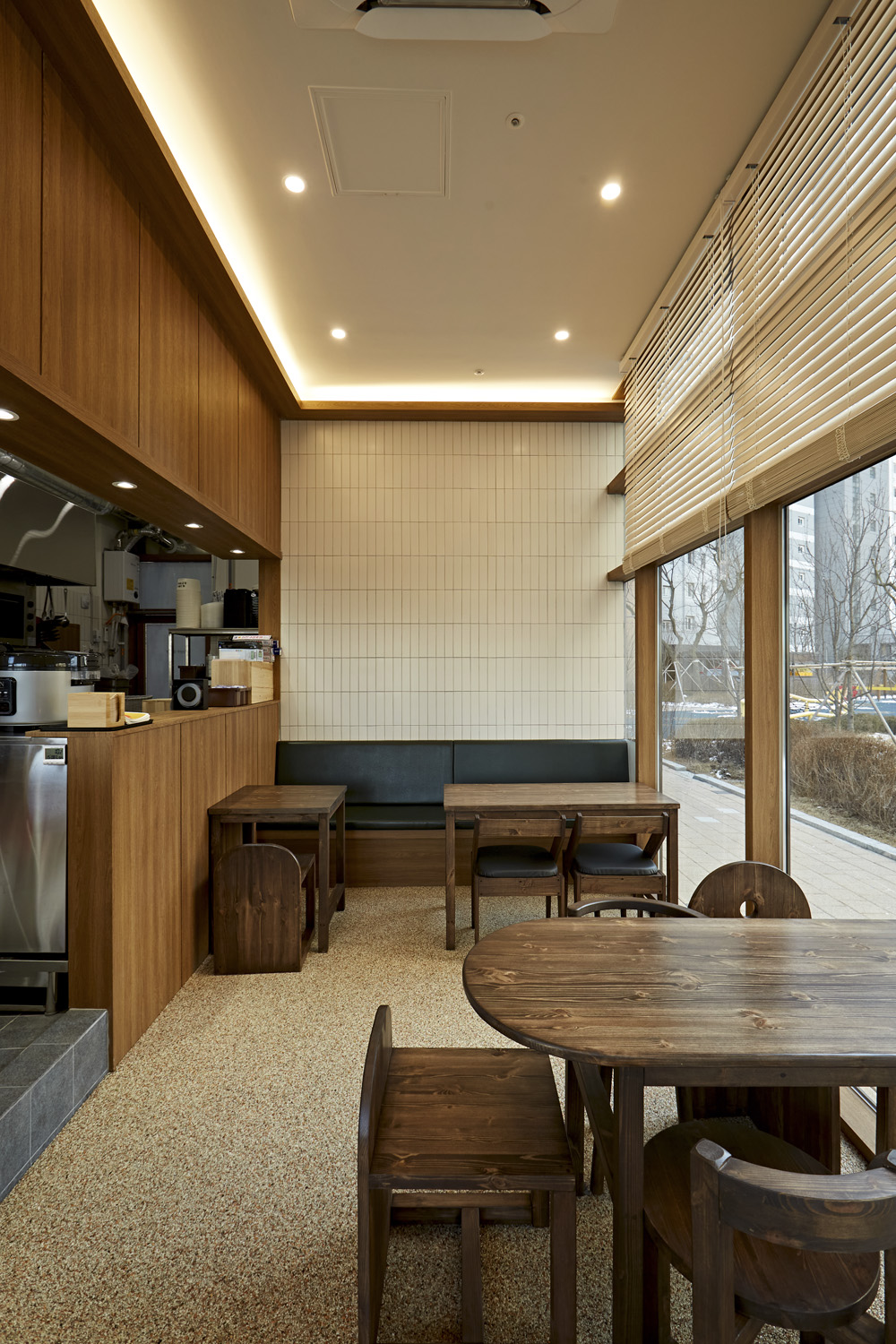 白色与木质的极简之美 | 12 平米小空间的神奇蜕变-11