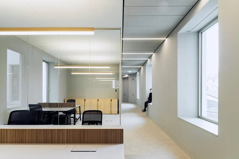 历史上预存和当代目标之间调和的银行办公室设计丨阿方索  费米亚及其工作室（戈者设计）-22