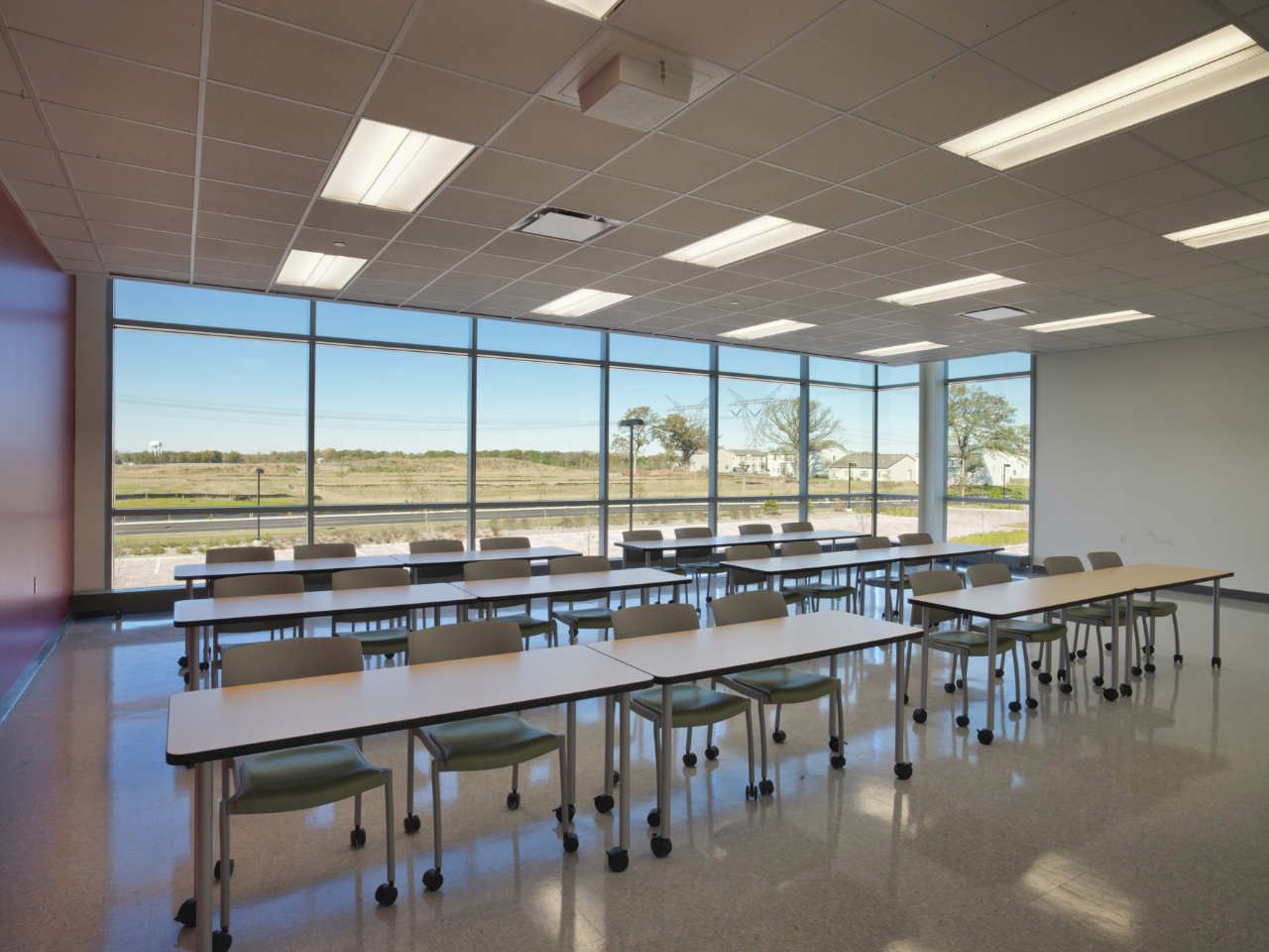 湖畔独立校园，集学习休闲于一体的 Waubonsee Community College Plano Classroom Building-44
