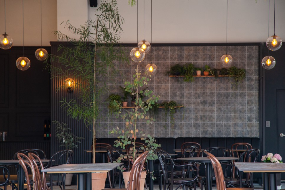 伦敦 45 平米小公寓，照明营造多元氛围-8