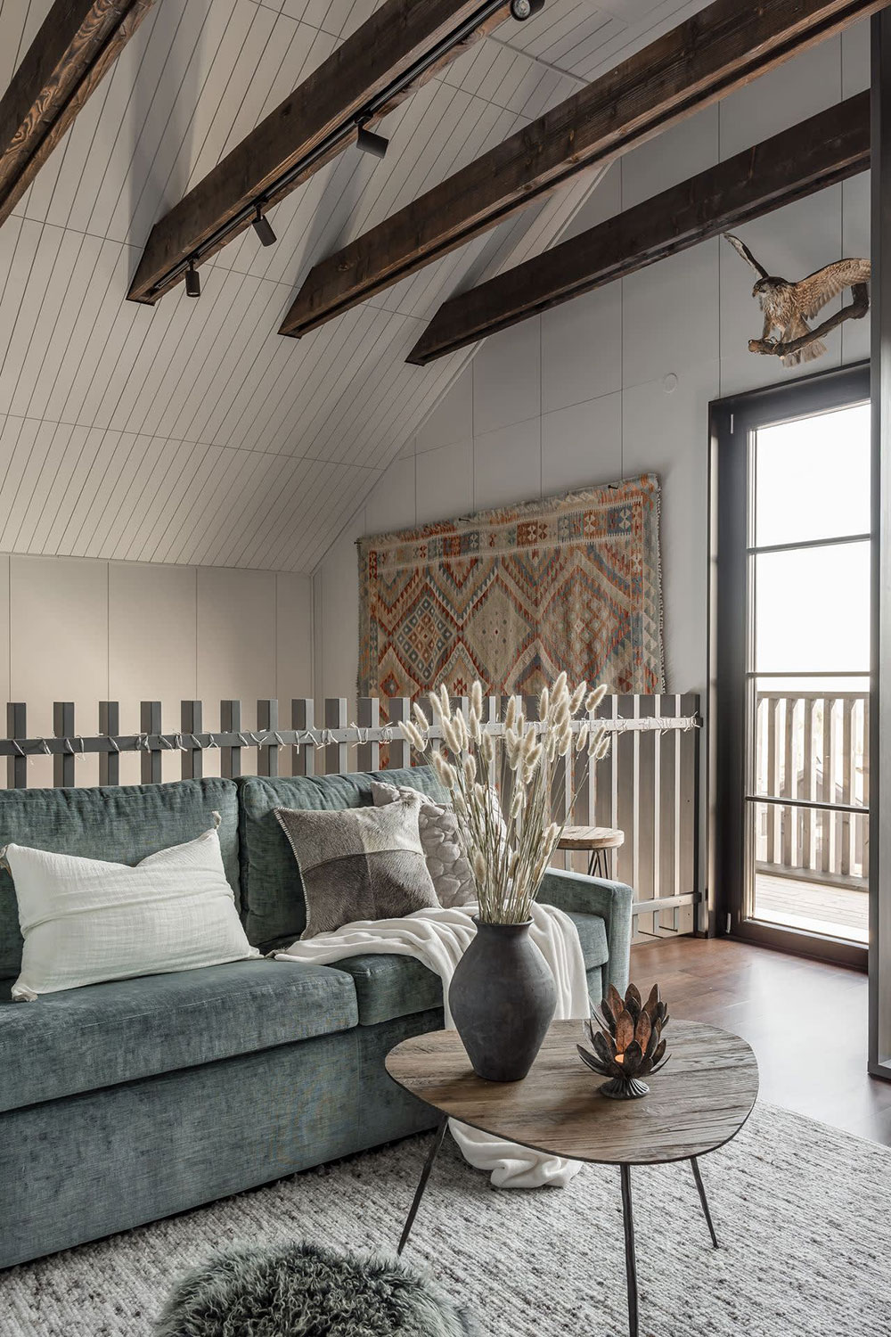 瑞典高山度假公寓 | 木质奢华与自然之美-11