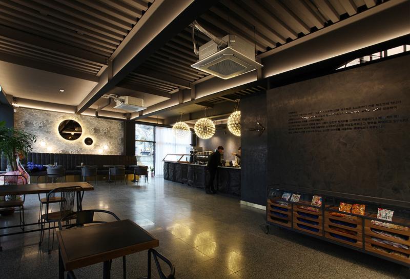 87 平现代简约咖啡厅设计 | 高雅黑白色调的室内空间-8