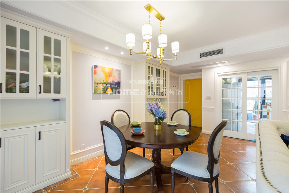 现代美式四口之家,色彩碰撞出的生活浪漫-51