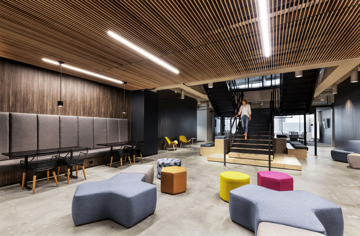 颠覆传统的保险公司办公室设计-11