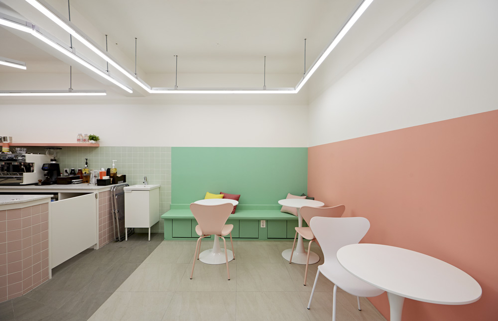 春日粉绿小馆 | 7 坪空间里的温馨咖啡馆设计-9