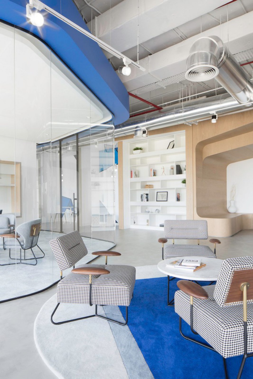 埃德尔曼·阿布扎比办事处-6