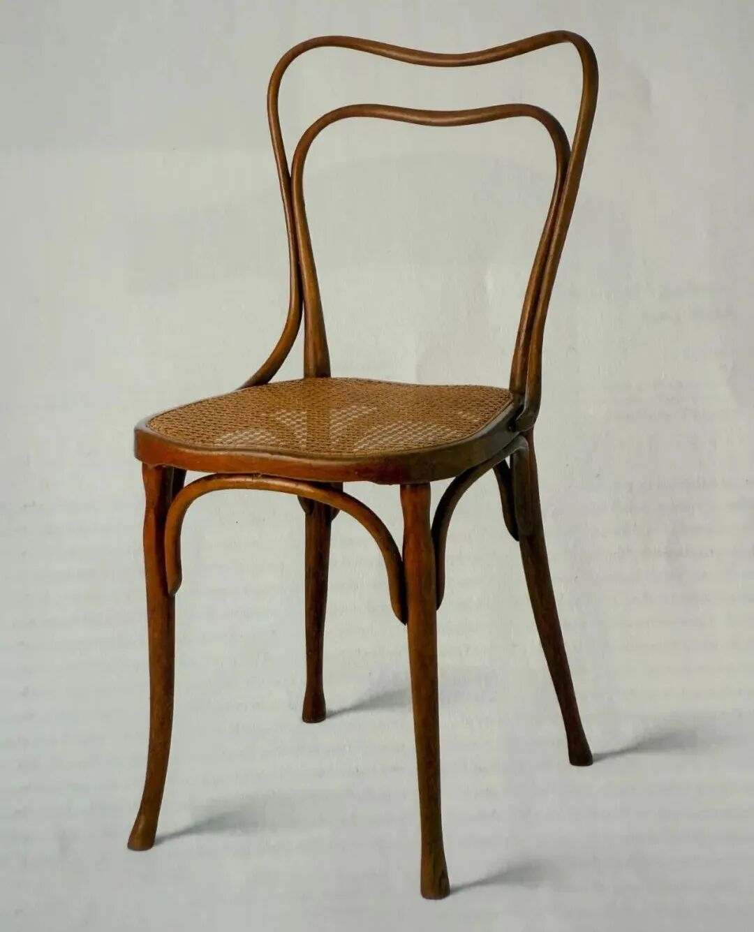 如何挑一款“正襟危坐”的经典凳子-6