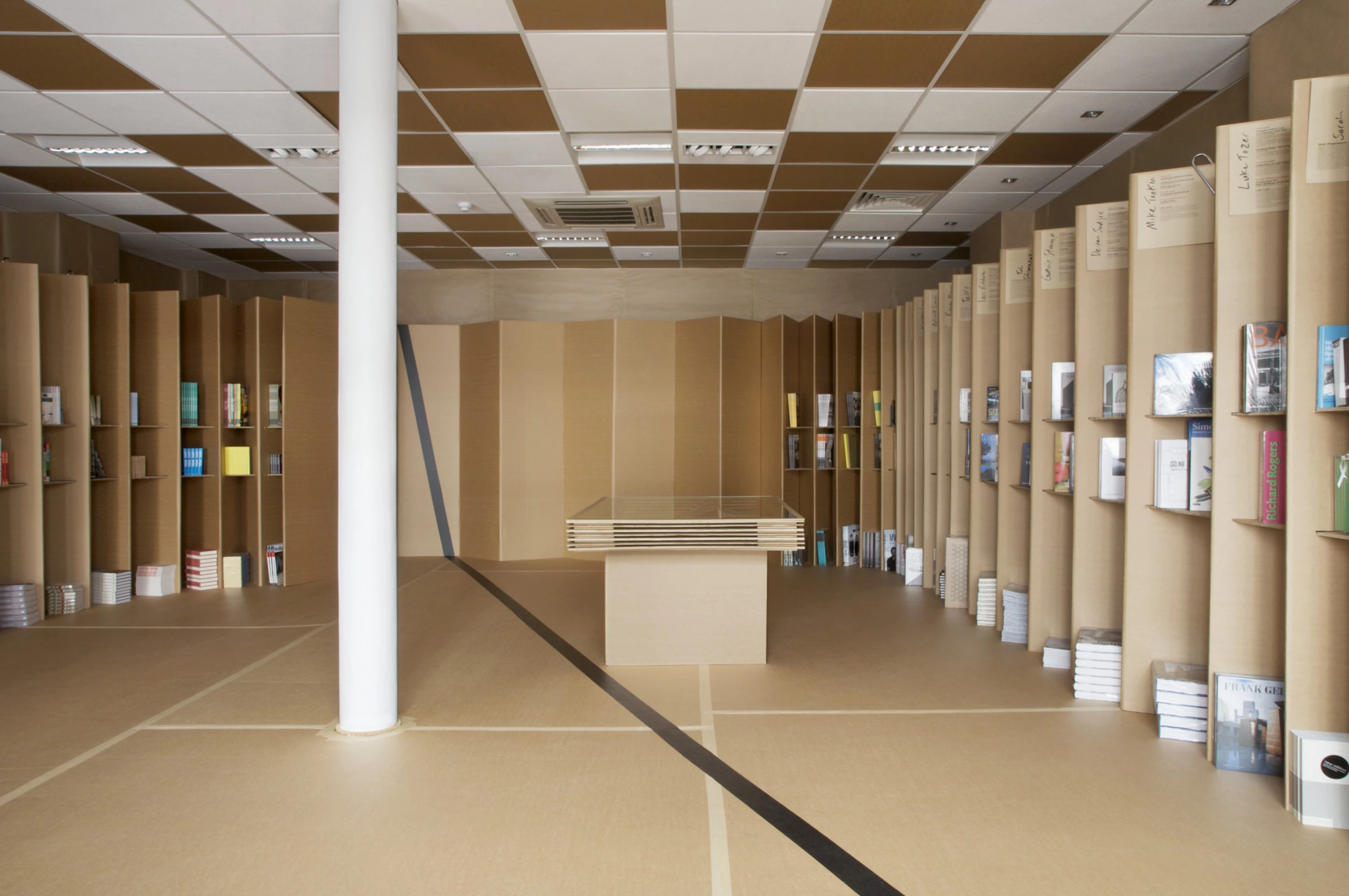 伦敦临时折叠书店-9