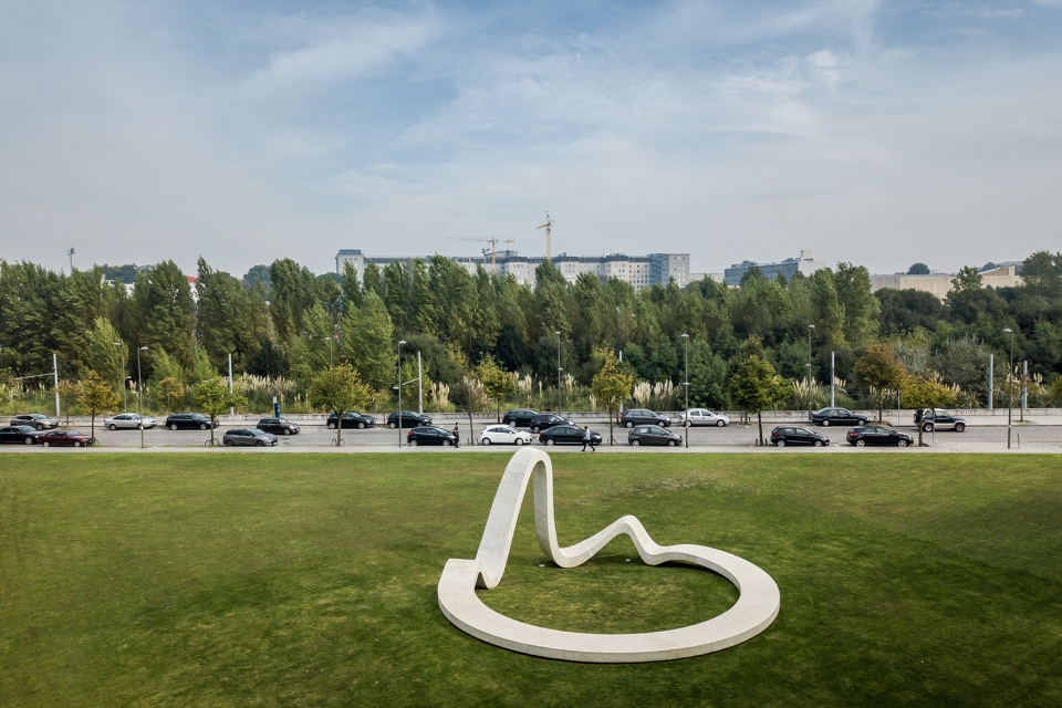 波尔图大学科技园“Loop”环形长椅——有机造型,对话空间-6