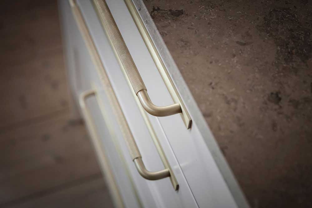 瑞典 48 平米趣味公寓 | 暖色调与幽默壁画完美结合-11