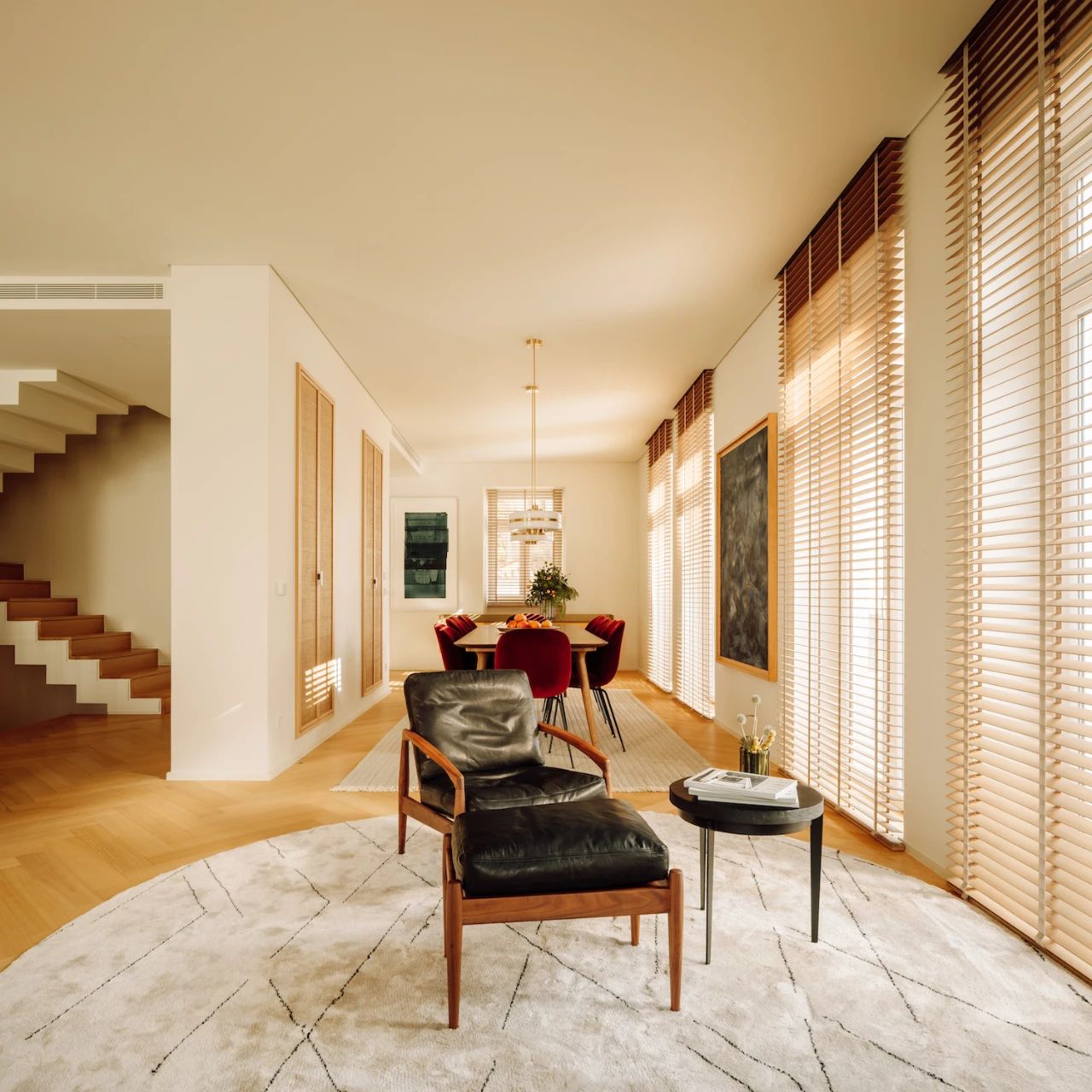 美国现代复古混搭平层设计案例丨葡萄牙里斯本丨Maison Amarande-12