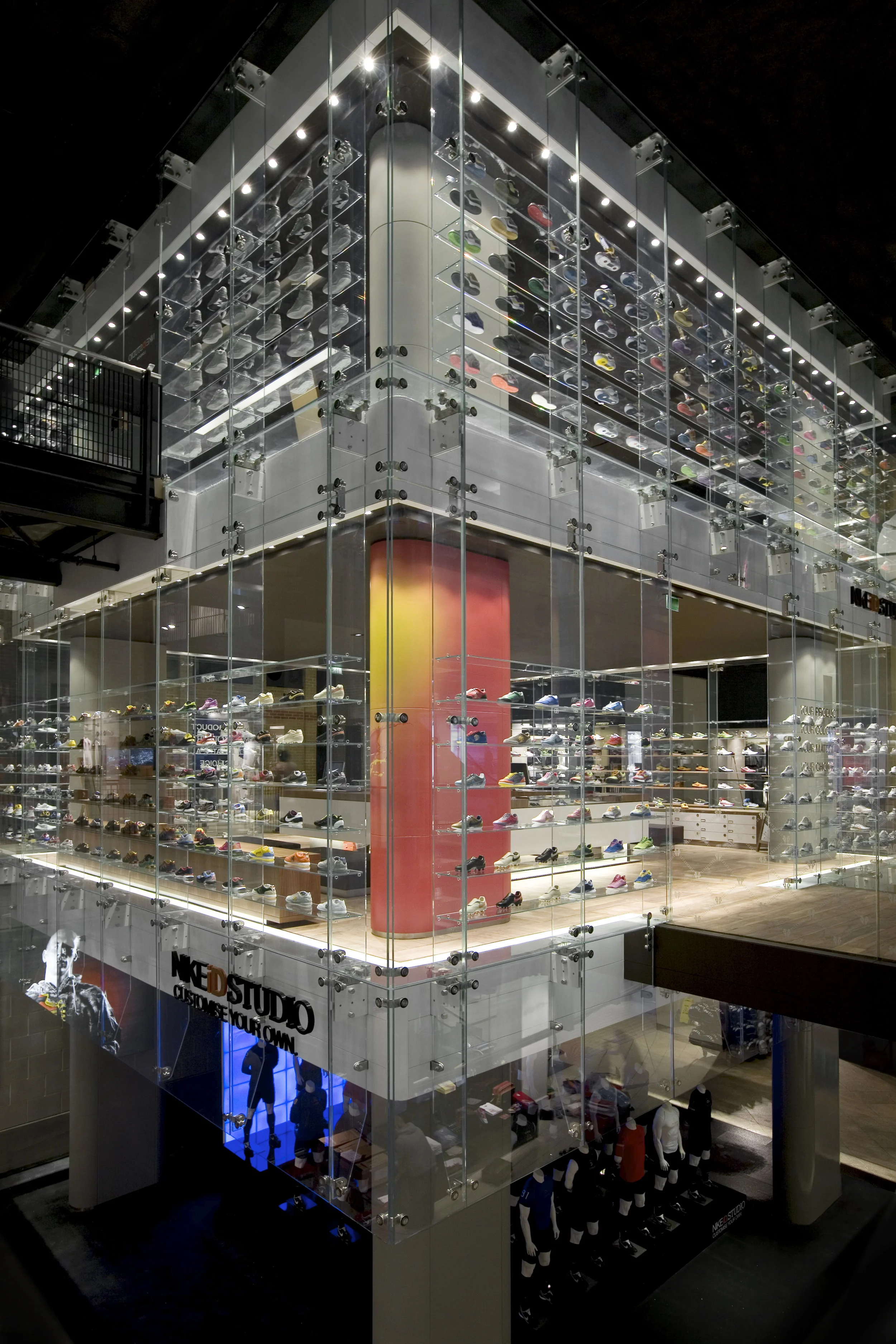 耐克个性化定制工作室丨英国伦敦-0