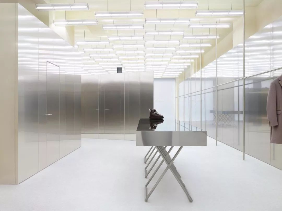 柏林 Acne Studios 旗舰店,不锈钢内饰诠释简约美学-7